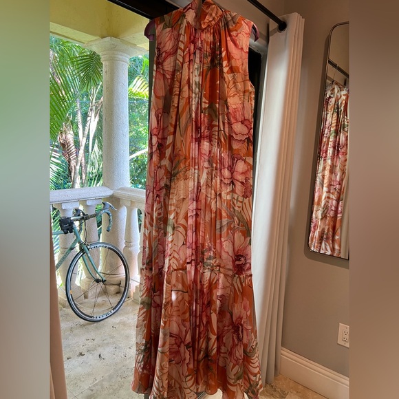 isla and white Dresses & Skirts - Isla & White Floral Maxi Dress Small